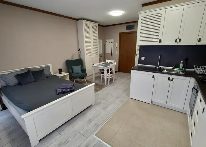 아파트 Four Seasons 반스코